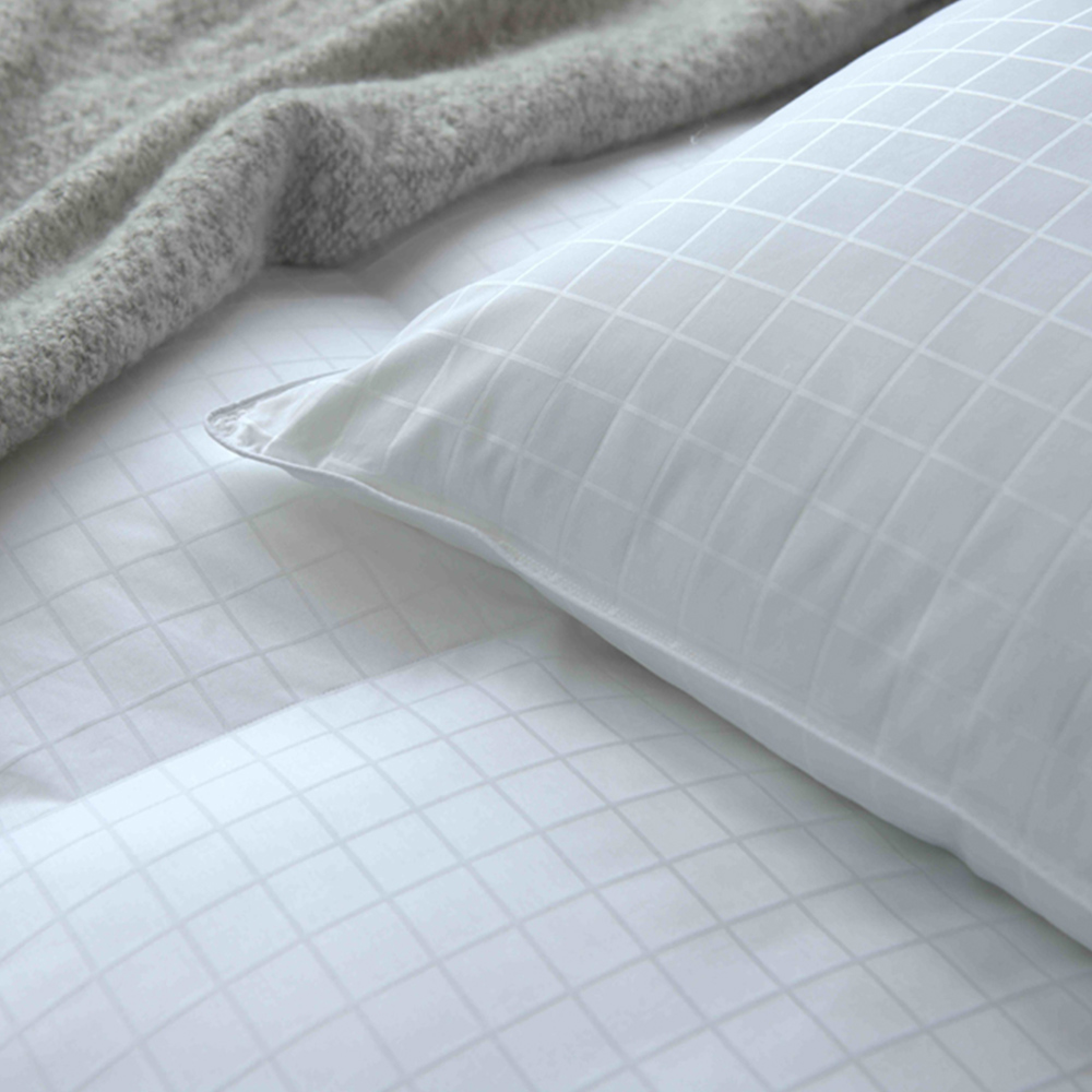 The Lyndon Company Super King Size Superior Fibre Duvet 13.5Tog Image 3