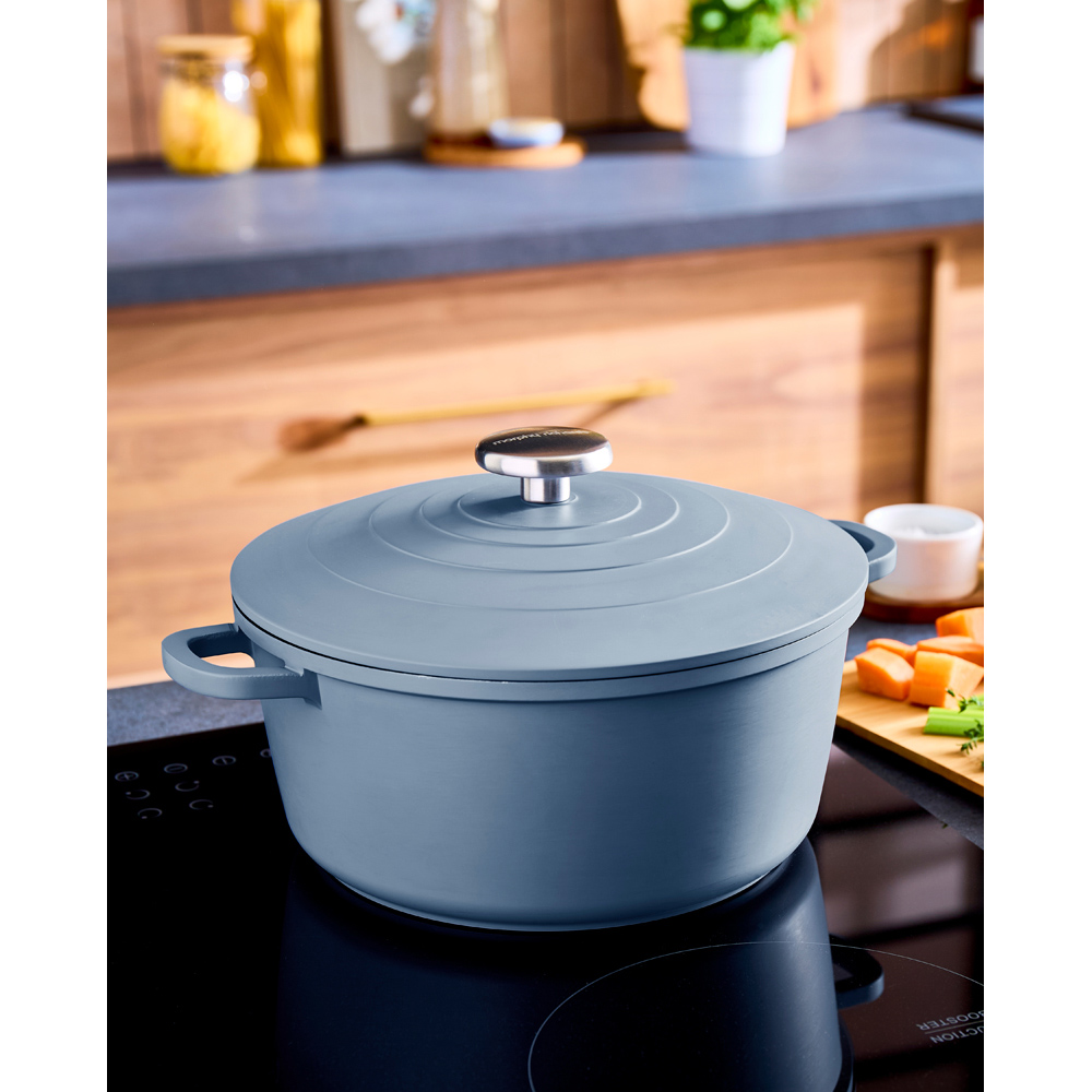 Morphy Richards 24cm 4.1L Blue Cast Aluminium Casserole Dish Image 4