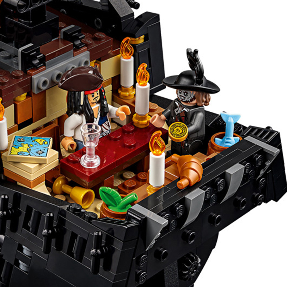 LEGO Icons 10365 Captain Jack Sparrow's Pirate Ship  Image 4