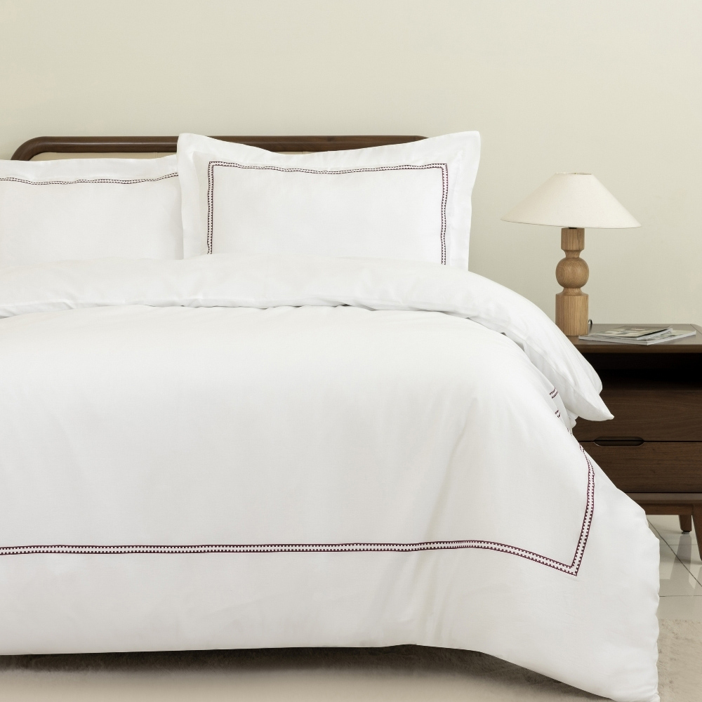 MHG Living Double Mayfair Burgundy 200 Thread Count Duvet Cover Set Image 1