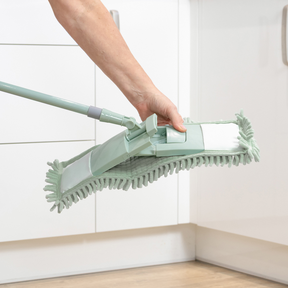 JVL Cleaning Green Extendable Chenille Mop Image 2