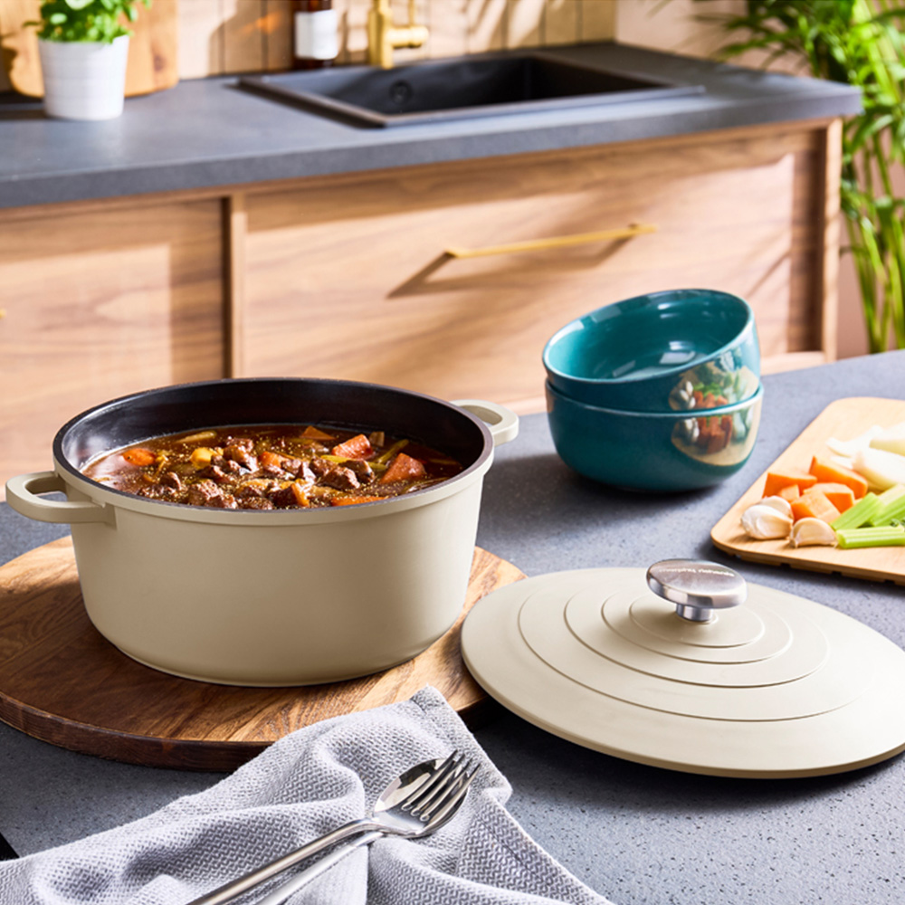 Morphy Richards 24cm 4.1L Cream Cast Aluminium Casserole Dish Image 2