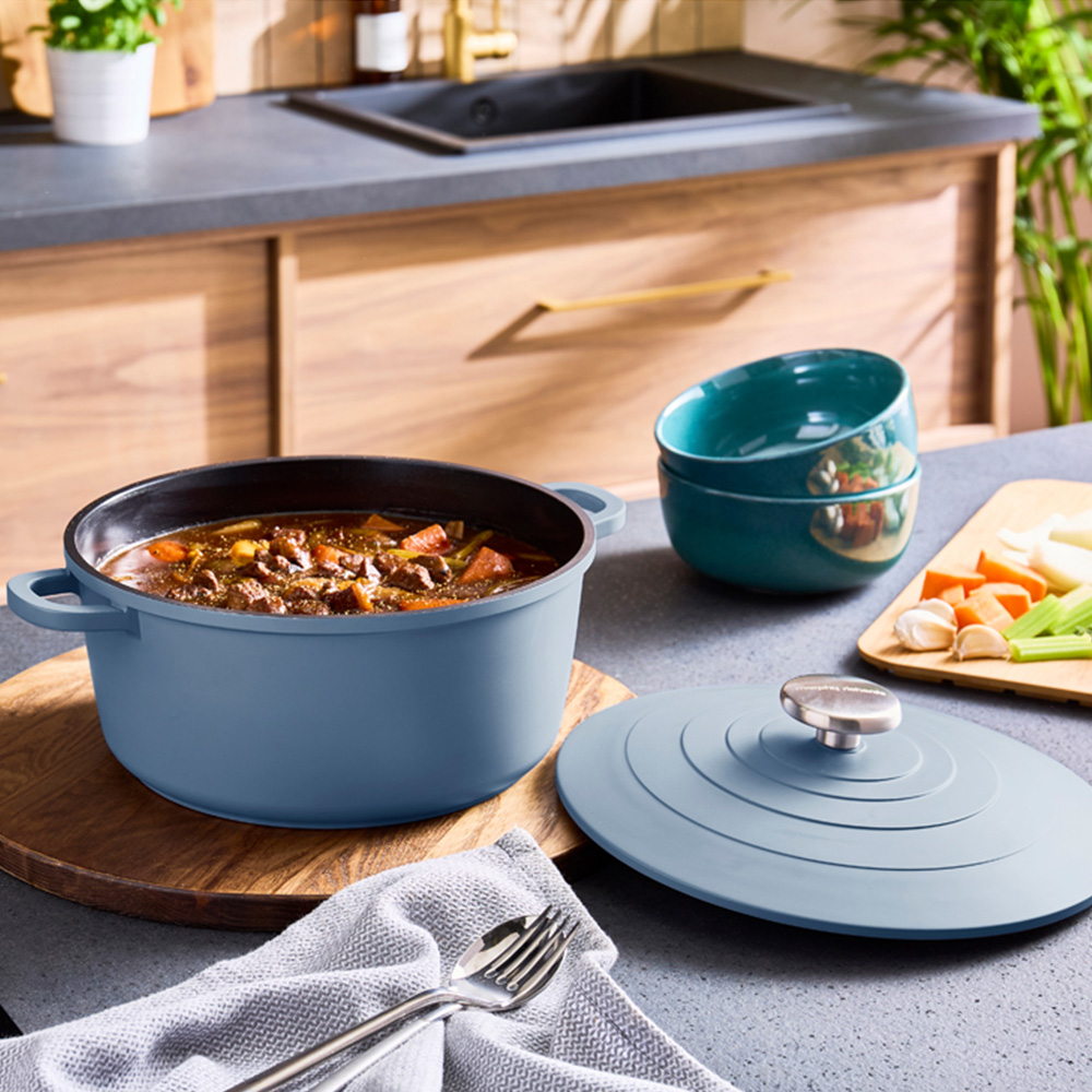 Morphy Richards 24cm 4.1L Blue Cast Aluminium Casserole Dish Image 2