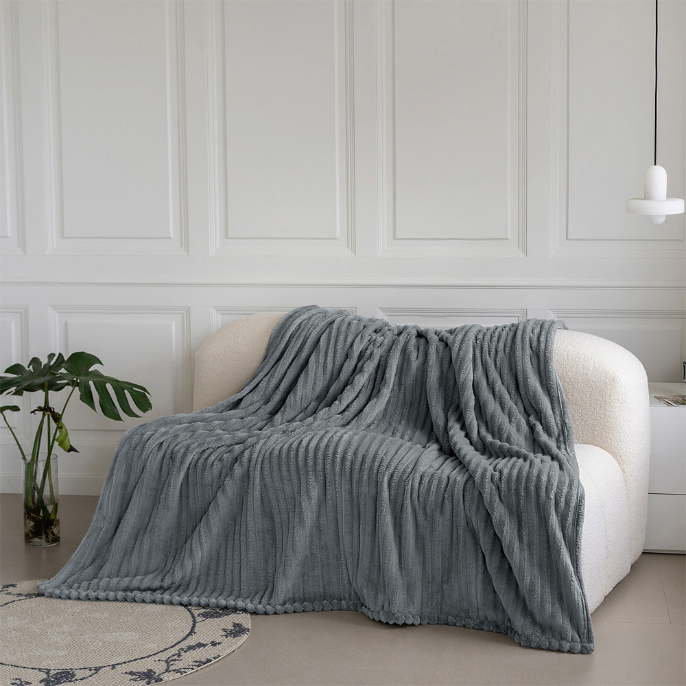 Velosso Bellissima Silver Plush Throw 200 x 240cm Image 2