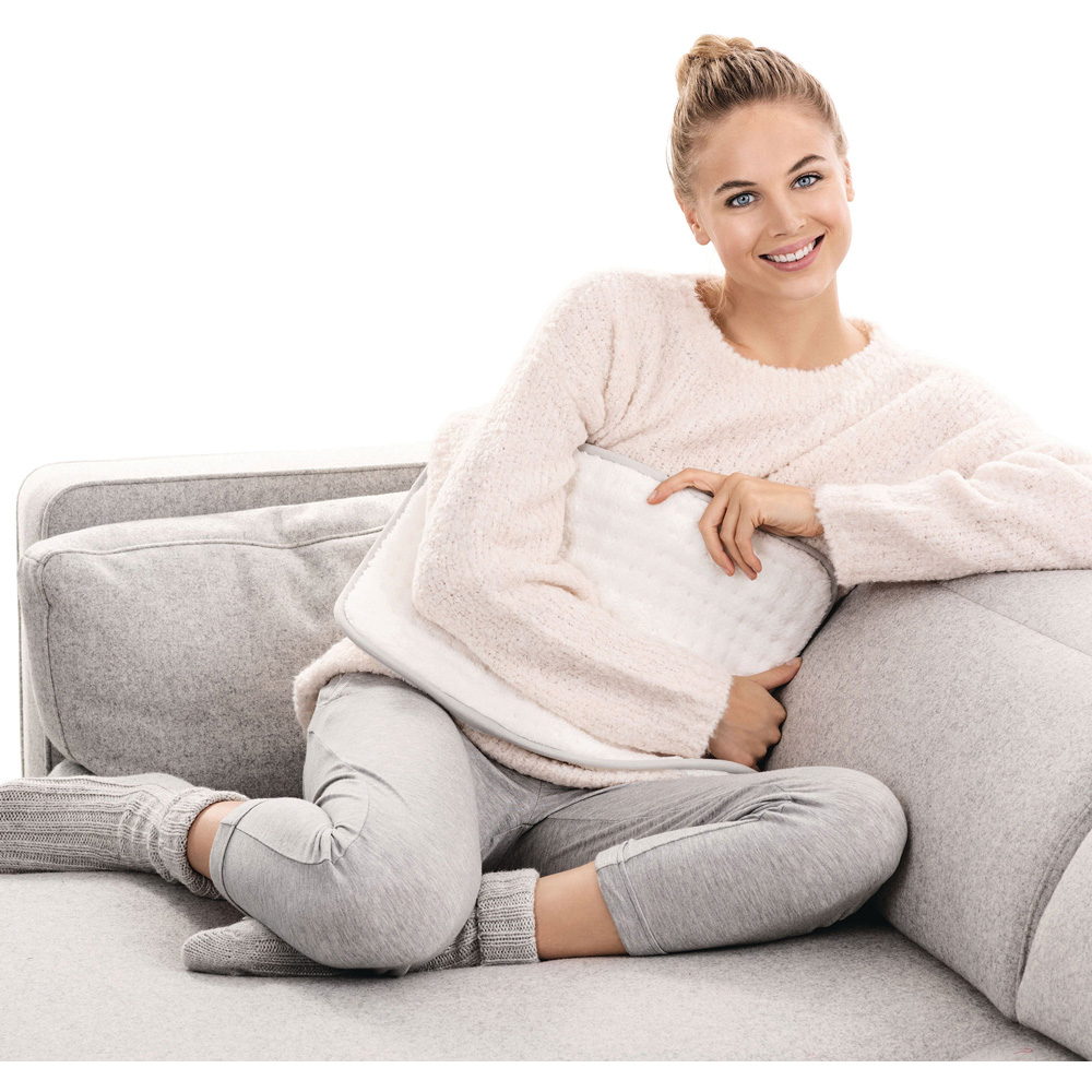 Beurer White Super Cosy Fluffy Heat Pad 18.7 x 28.2cm Image 3