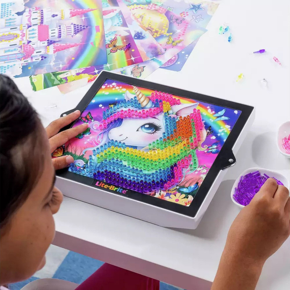 Basic Fun Lite-Brite Colorpop Rainbows Light Up Peg Board with 6 Templates and 650 Pegs Image 4