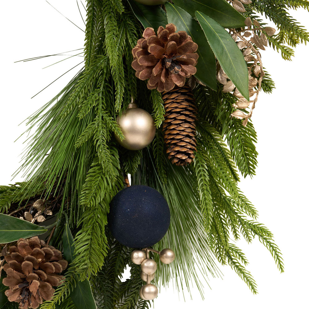 Midnight Champers Christmas Wreath Image 3