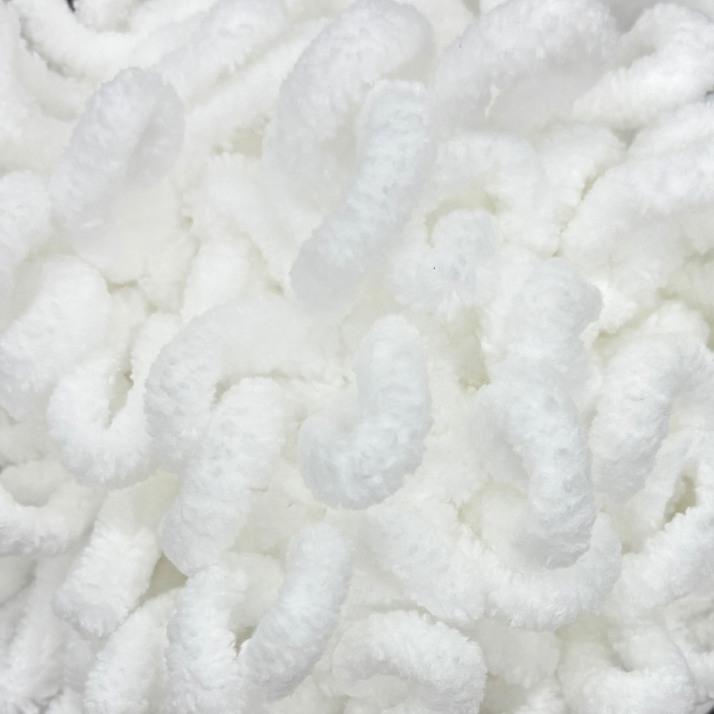 Loop Yarn White Image 3