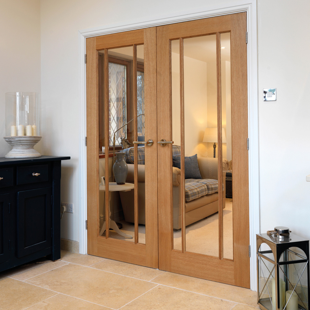 JB Kind Darwen Classic Oak Glazed Internal Door 1981 x 762mm Image 2