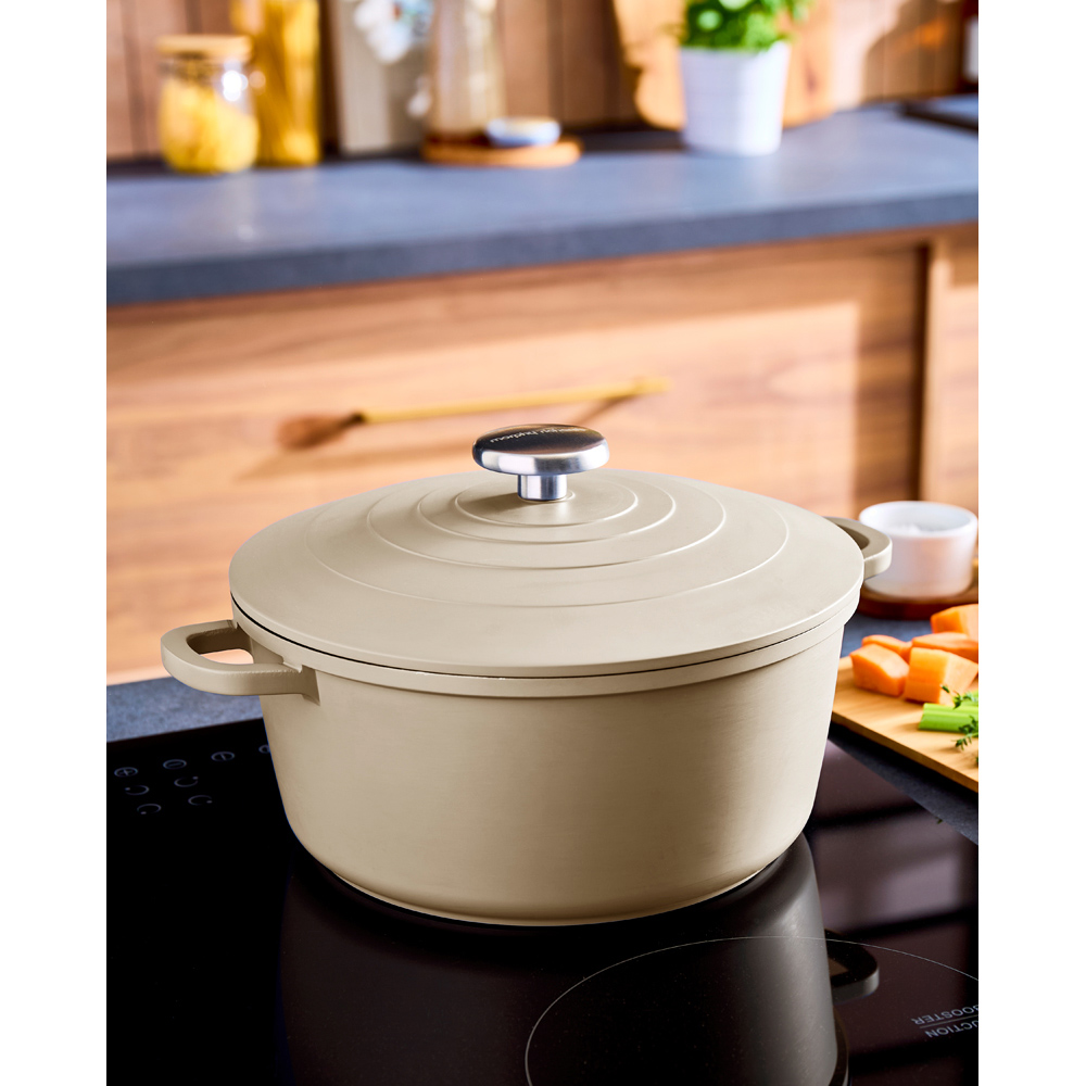 Morphy Richards 24cm 4.1L Cream Cast Aluminium Casserole Dish Image 3