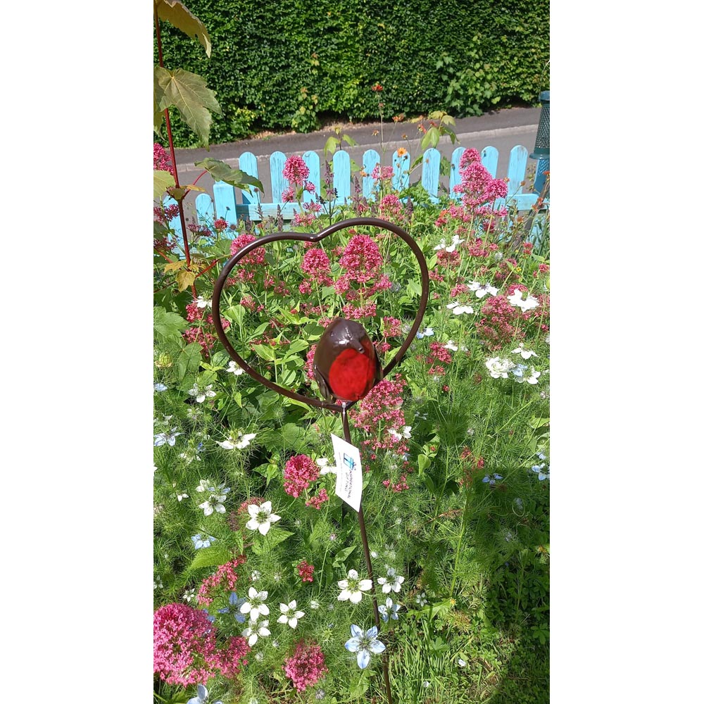 Inspirational Gifting Red Robin in a Heart Garden Plant Stake 1m Image 4