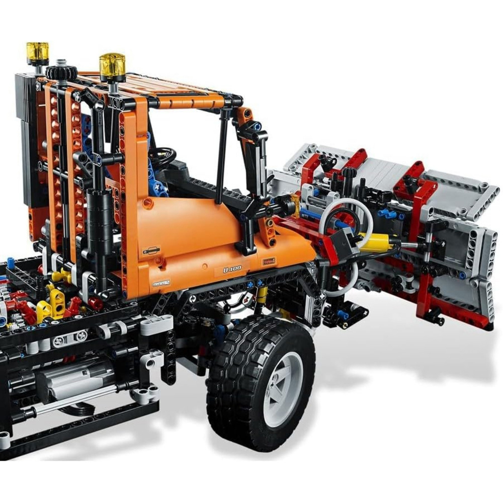 LEGO Technic 8110 Unimog U400 Set 2048-Piece Image 6