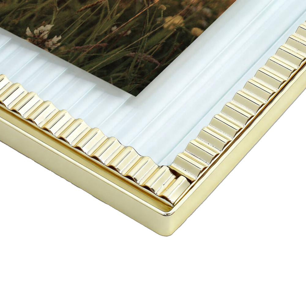 Gold Fluted Arch Easel Frame Image 5