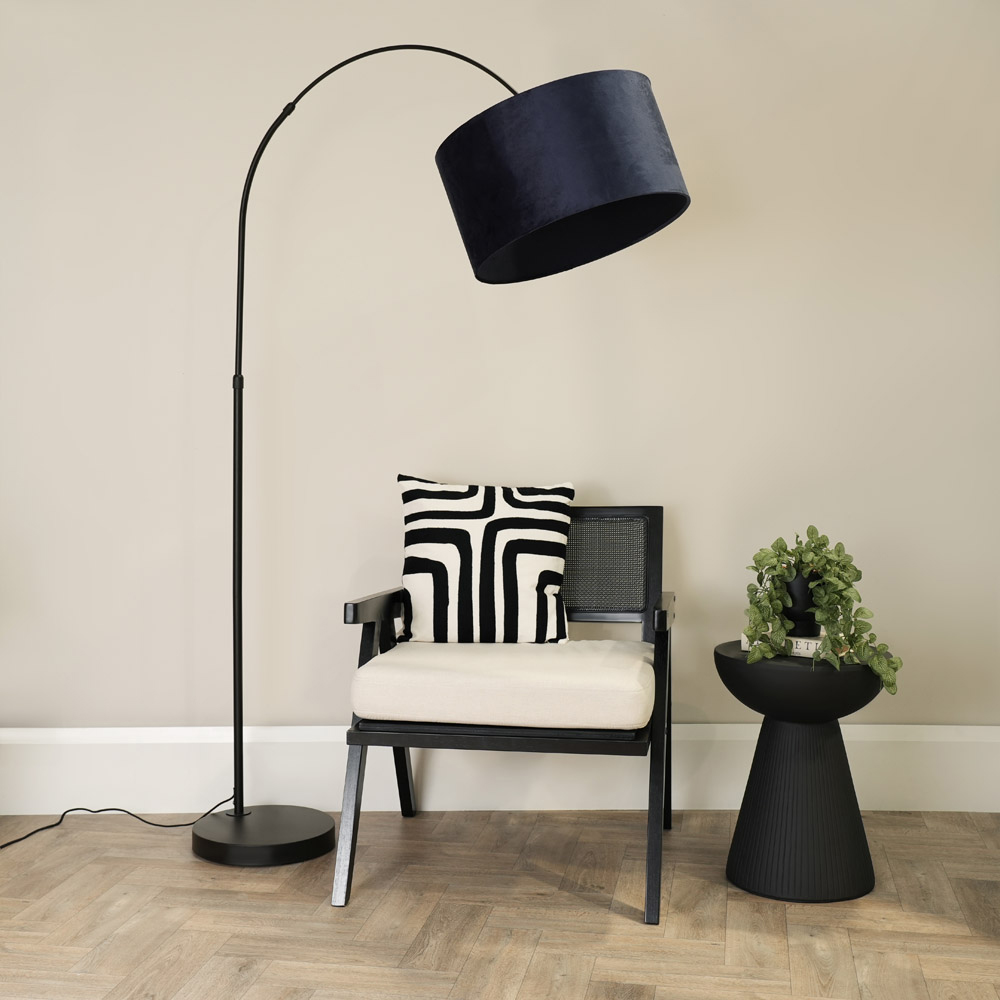ValueLights Louis Navy Blue Velvet Drum Shade Black Curved LED Floor Lamp Image 3