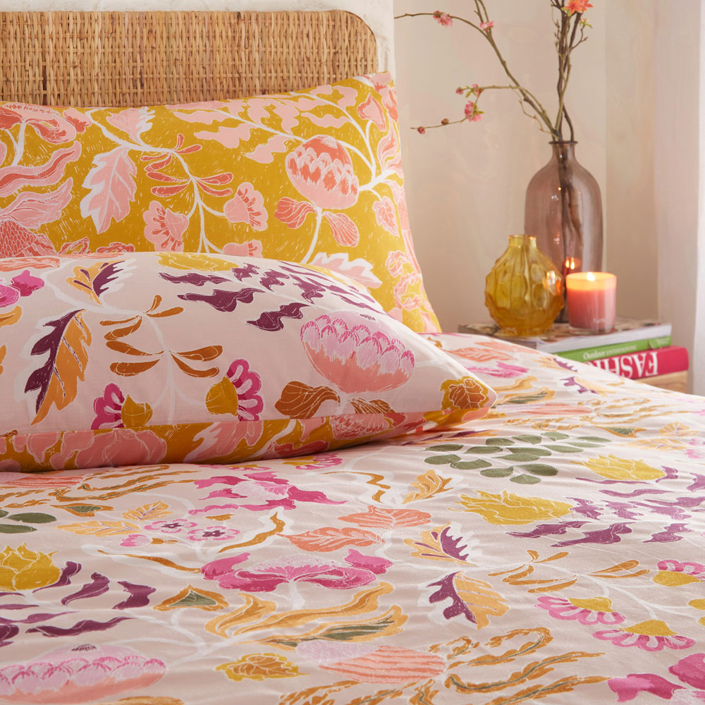 furn. Protea King Size Pink Duvet Set Image 3