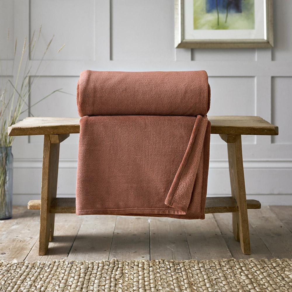 Deyongs Cinnamon Snuggle Touch Throw 140 x 180cm Image 2