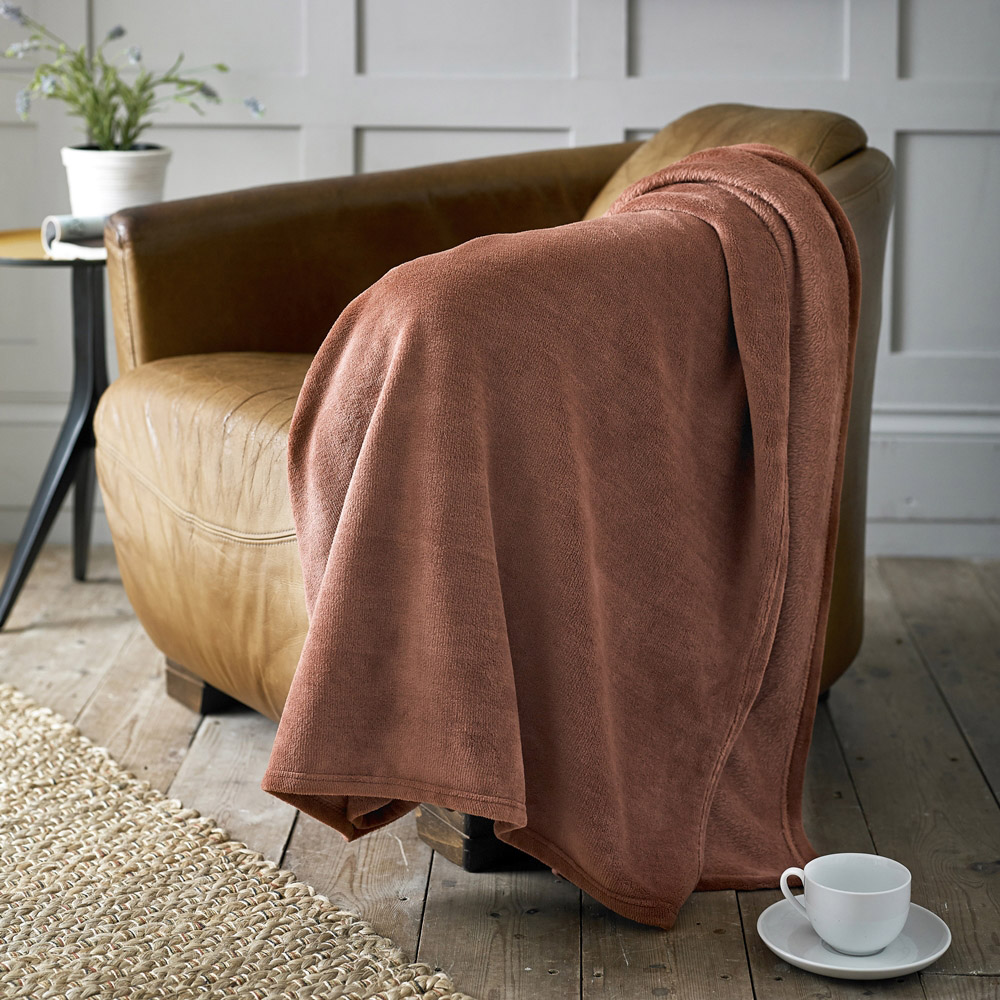 Deyongs Cinnamon Snuggle Touch Throw 140 x 180cm Image 3