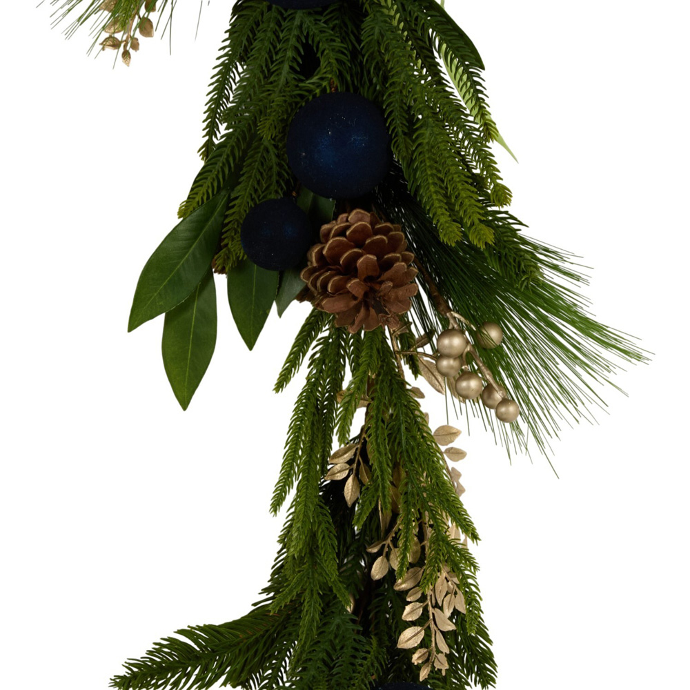 Midnight Champers Christmas Garland Image 3