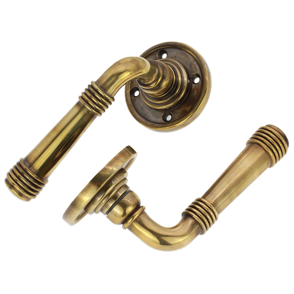 Spira Brass Beehive Aged Brass Lever On Rose Door Handle 2 Pack Image 3