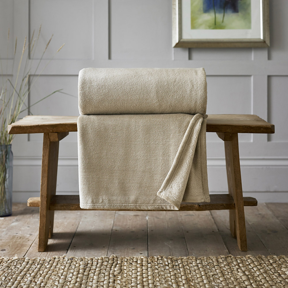 Deyongs Pebble Snuggle Touch Throw 140 x 180cm Image 2