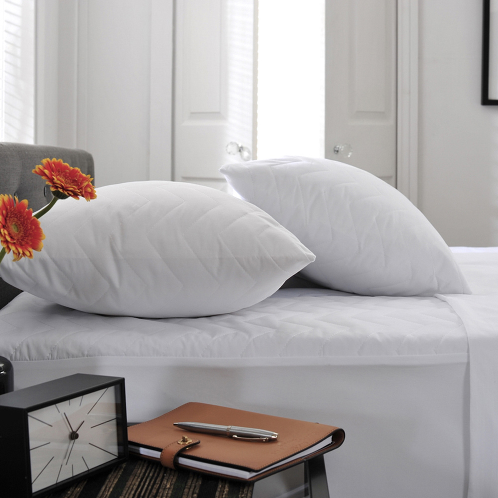 The Lyndon Company Super King Size Waterproof Mattress Protector Image