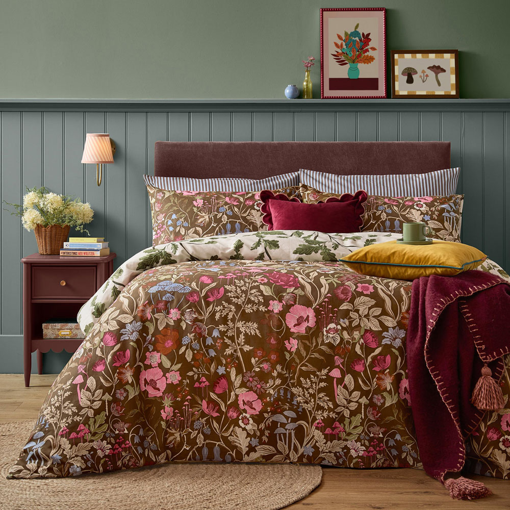 Furn Christmas Forest Bloom Single Chocolate Reversible Duvet Cover Set Image 1