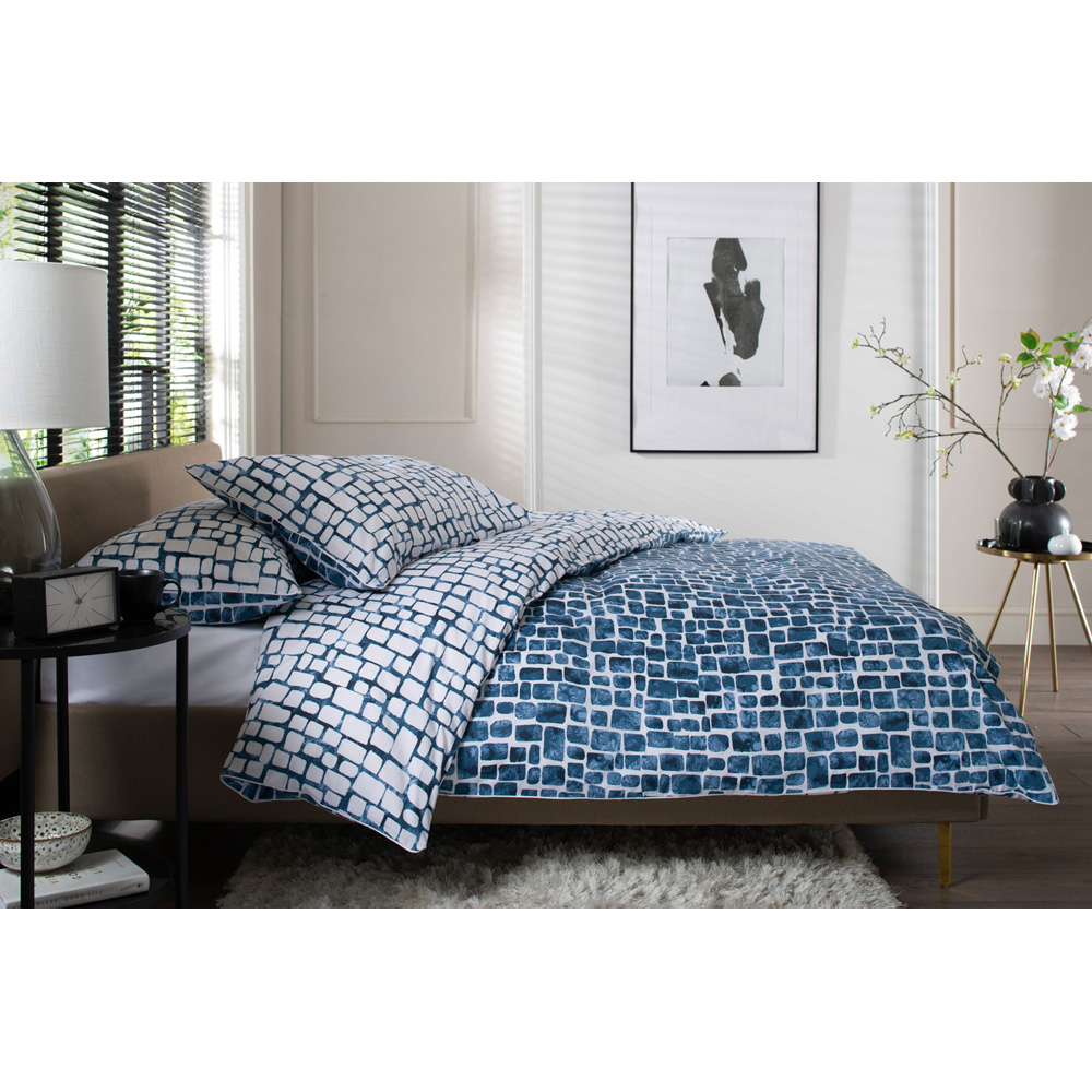 The Lyndon Company Tulle Super King Size White and Navy Reversible Duvet Set Image 2