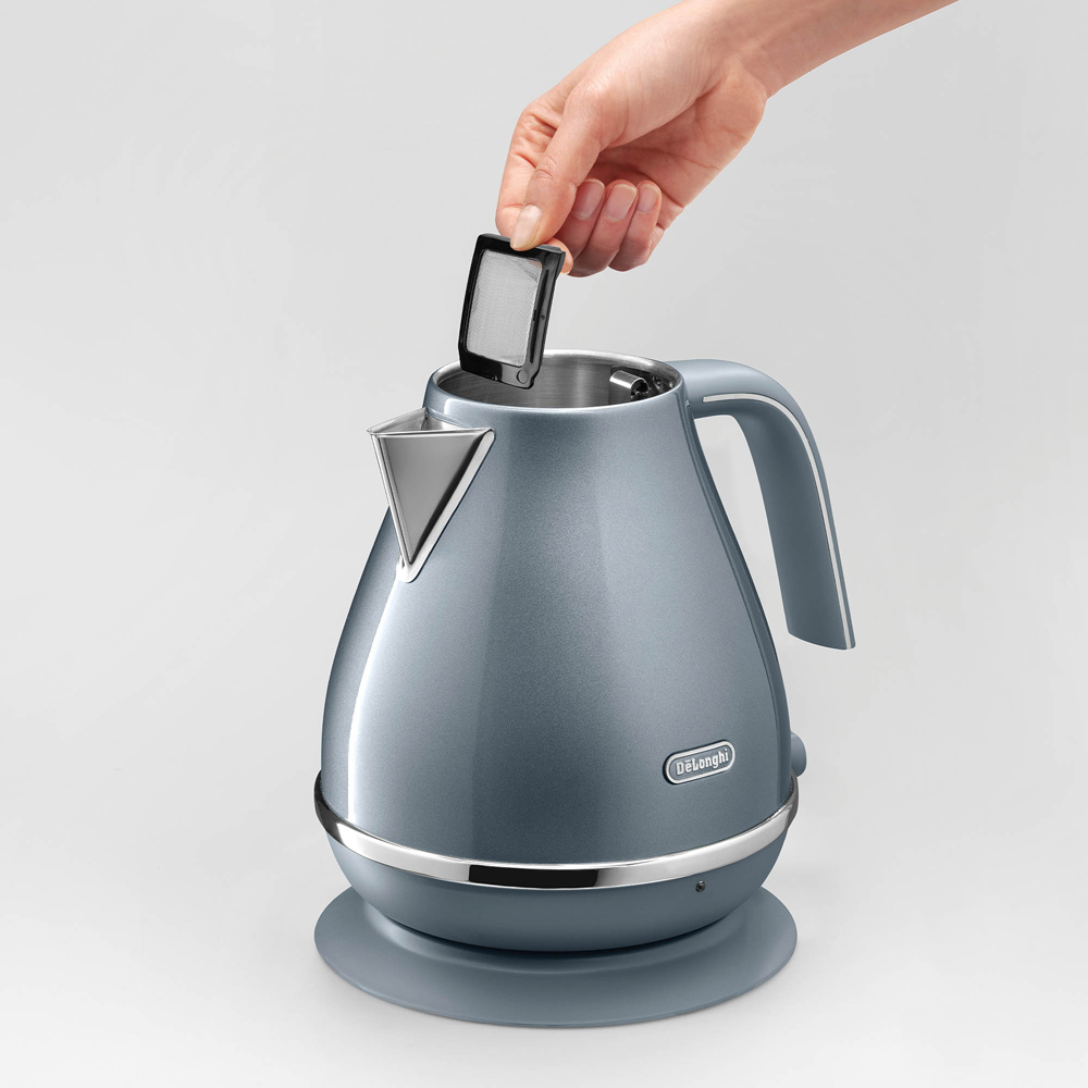 De'Longhi DL4305 Ice Blue Icona Metallics 1.7L Electric Kettle Image 5