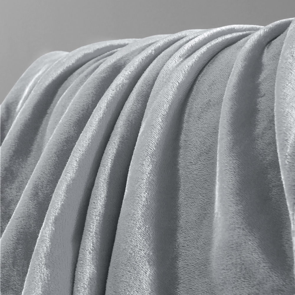 Velosso Silver Flannel Faux Mink Throw 150 x 200cm Image 3