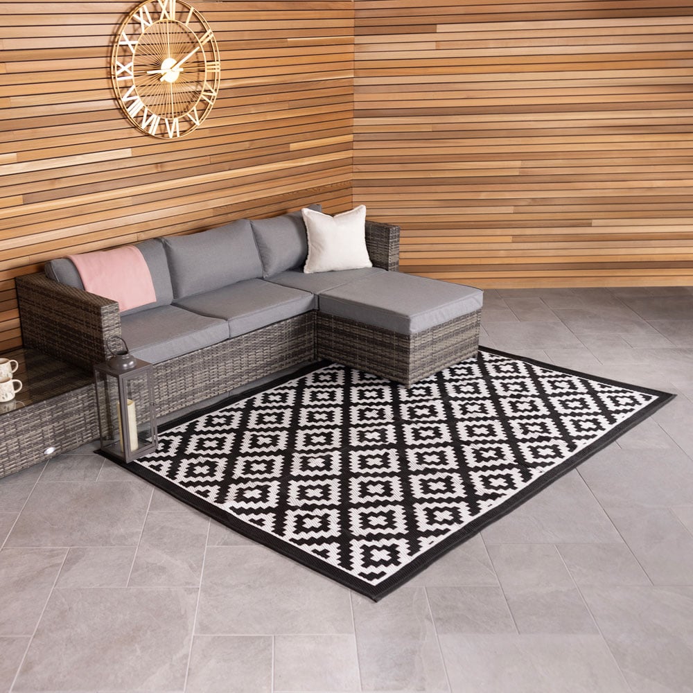 Charles Bentley Diamond Pattern Lightweight Waterproof Indoor/Patio Large Rug Image 2