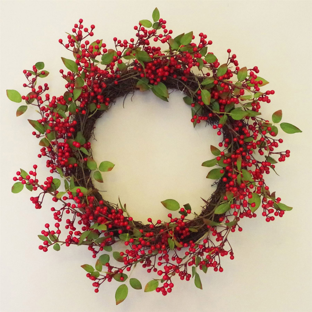 Leaf Luxury Christmas Natural Look Red Berry Floristry Wreath 60cm Image 2