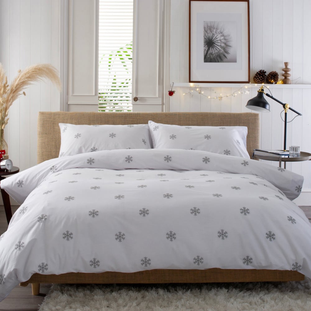 The Lyndon Company Double Grey and White Snowflake Duvet Set Image 1