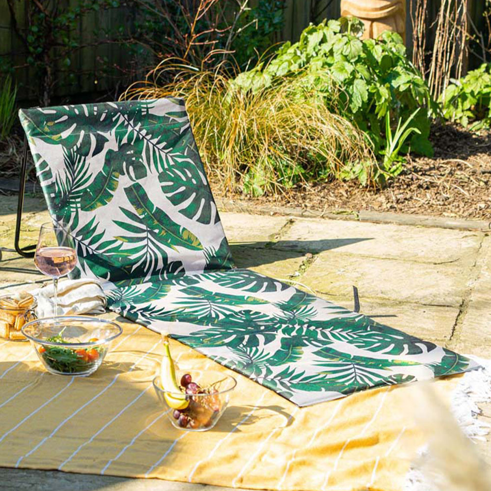 Harbour Housewares Set of 2 Banana Leaf Folding Beach Lounger Image 1