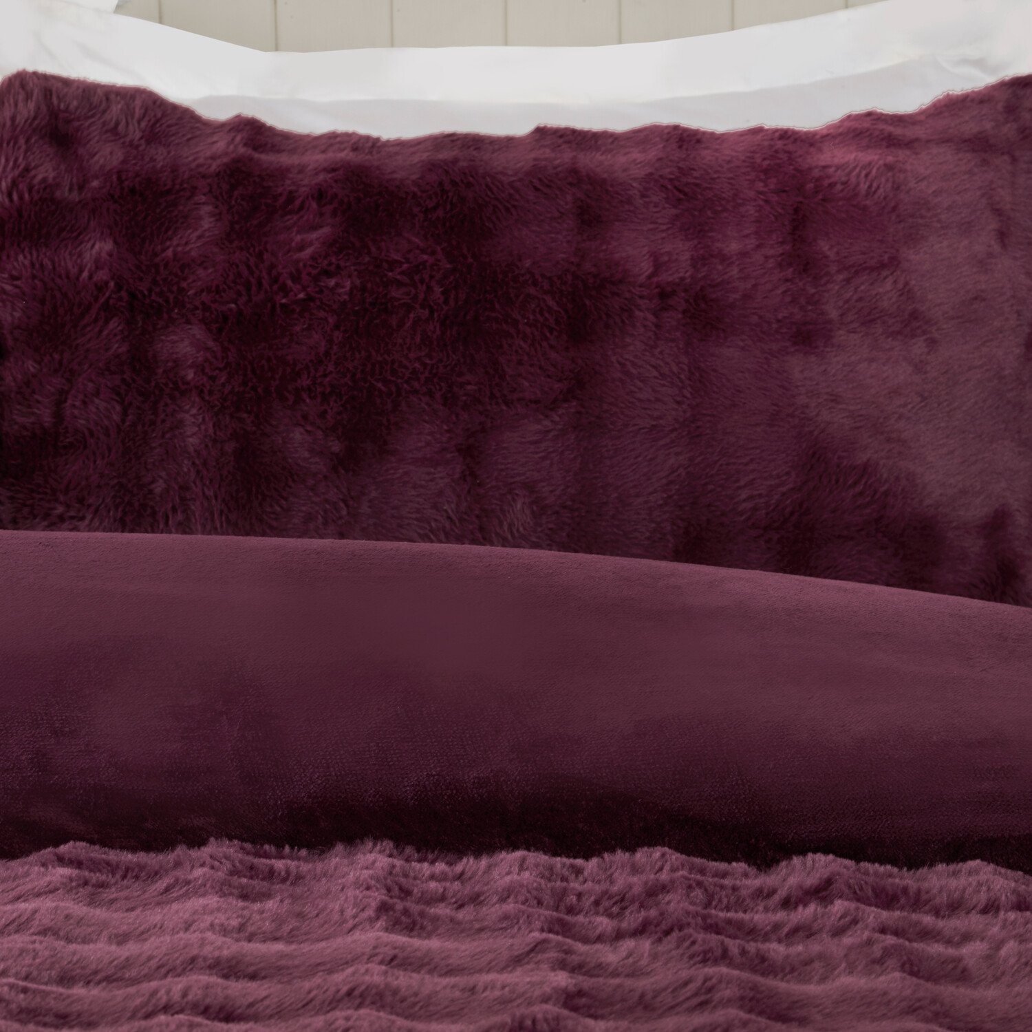 Aurora Soft Faux Fur Duvet Set Berry Superking Image 4