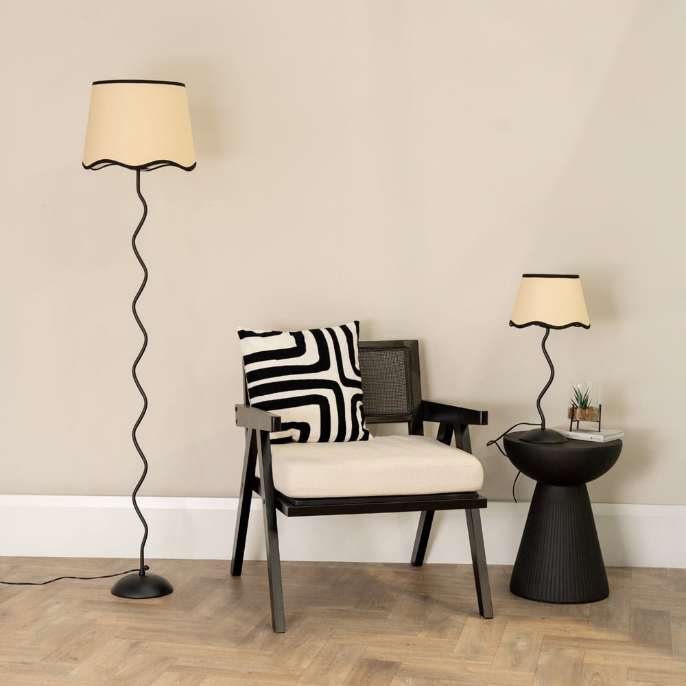 ValueLights Wiggle Scallop Black Edge Shade Black Metal LED Floor Lamp Image 3