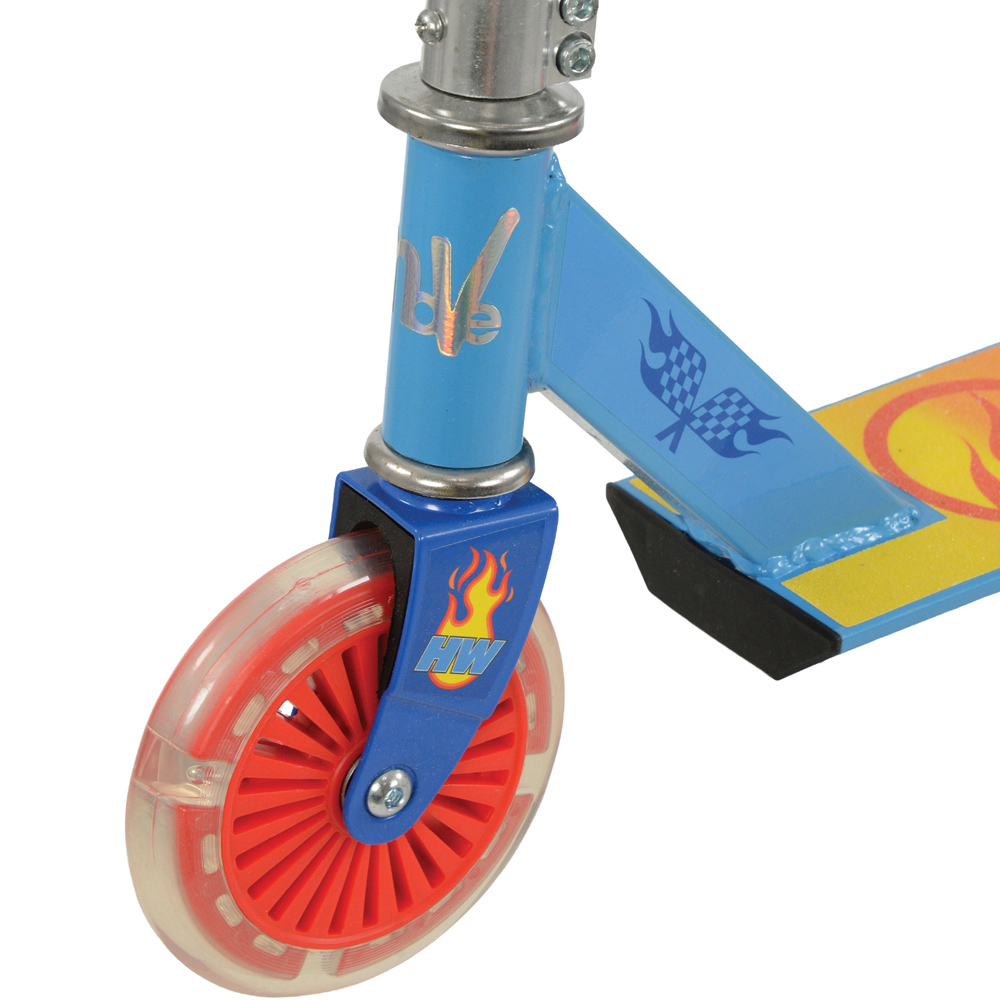 Hot Wheels Kids Inline Scooter with Revver and Light Up Wheels Image 4