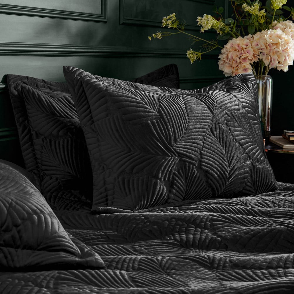 Paoletti Palmeria Single Black Quilted Velvet Duvet Set Image 3