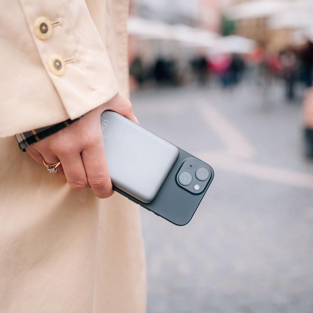 Verbatim Charge N Go Magnetic Wireless Power Bank Grey 10000mAh Image 3