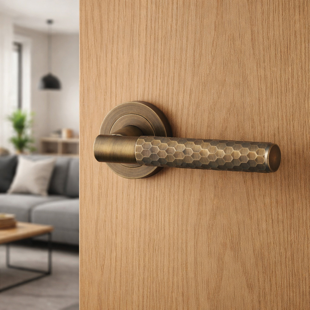 AXS Hardware Montana Antique Brass Knurled Latch Door Handles on Rose 4 Pack Image 2