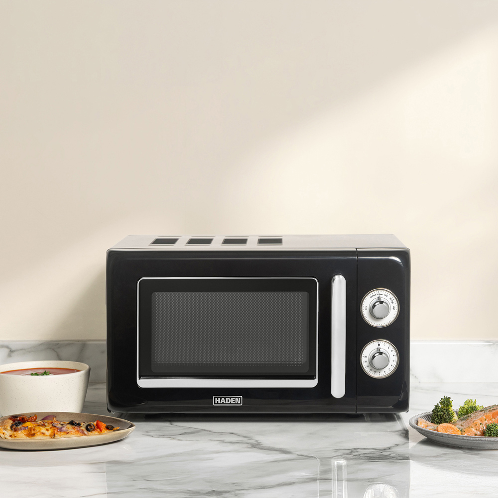 Haden 214591 Retro Black 17L Manual Microwave 700W Image 4