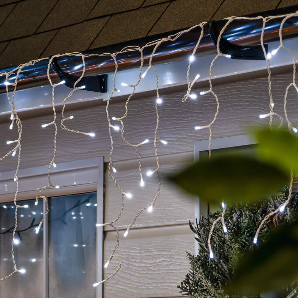 The Christmas Centre 700 Twinkling LED White Cable Icicle Light 29.85m Image 3