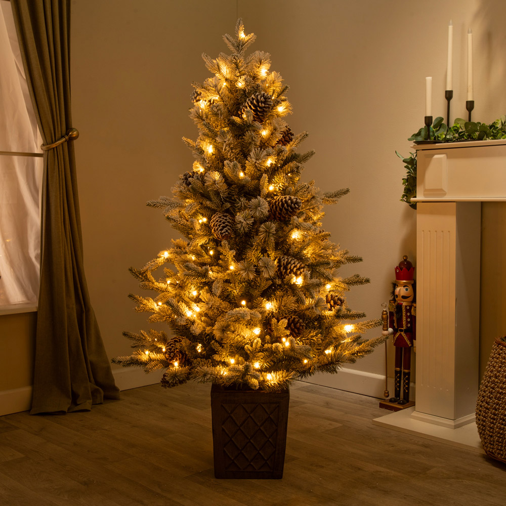 The Christmas Centre Pre-Lit Kensington Fir Artificial Frosted Xmas Tree 4.5ft Image 9