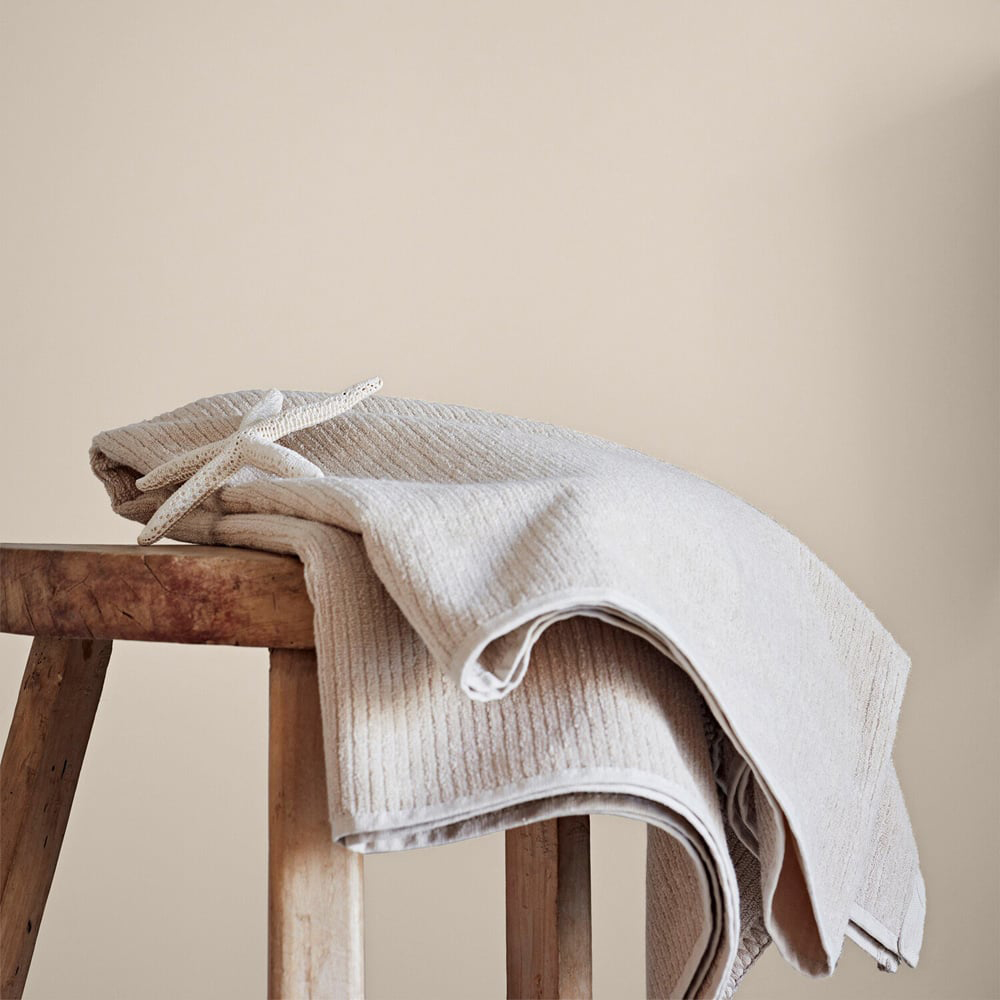 Crown Easyclean Bathroom Paint - Wheatgrass Image 4