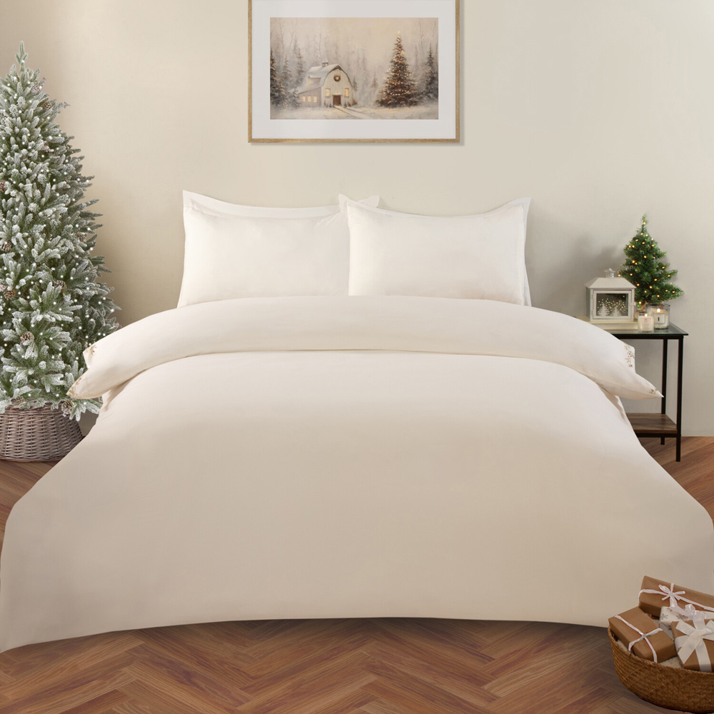 Embroidered Foliage Duvet Set White Superking Image 1
