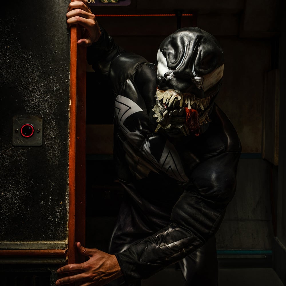 Marvel Adult Venom Halloween Costume Standard Image 4