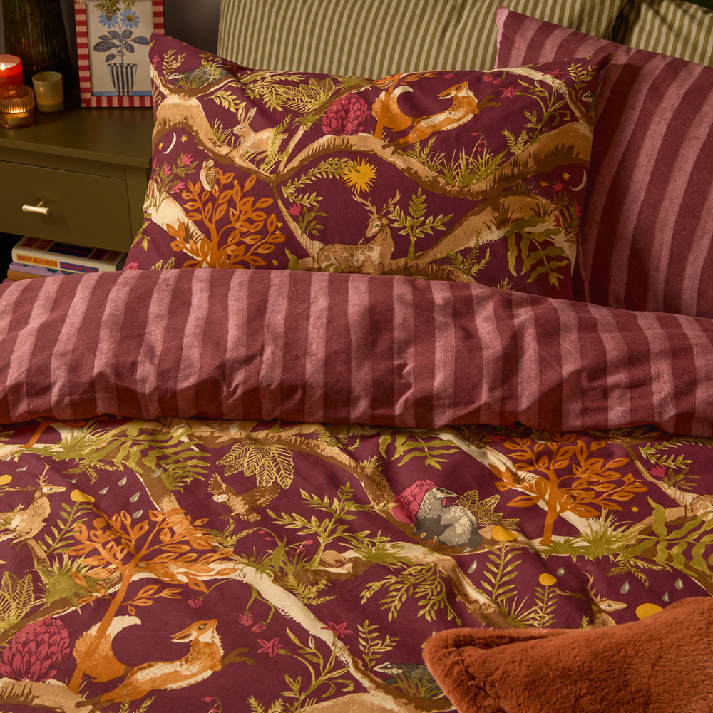Furn Nya Super King Size Burgundy Woodland Reversible Duvet Cover Set Image 3
