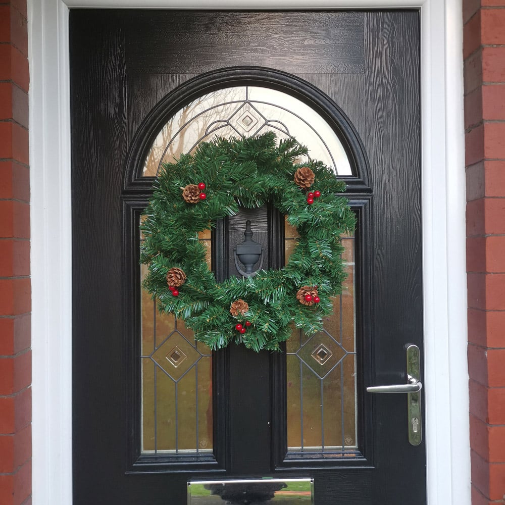 Premier Christmas Wreath with Festive Berry and Pinecones 50cm Image 9
