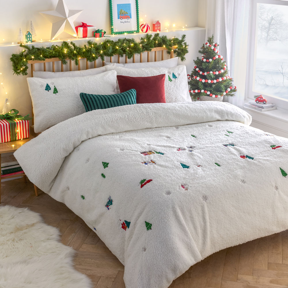 Furn Single Christmas Together Embroidered Fleece Duvet Set Image 1