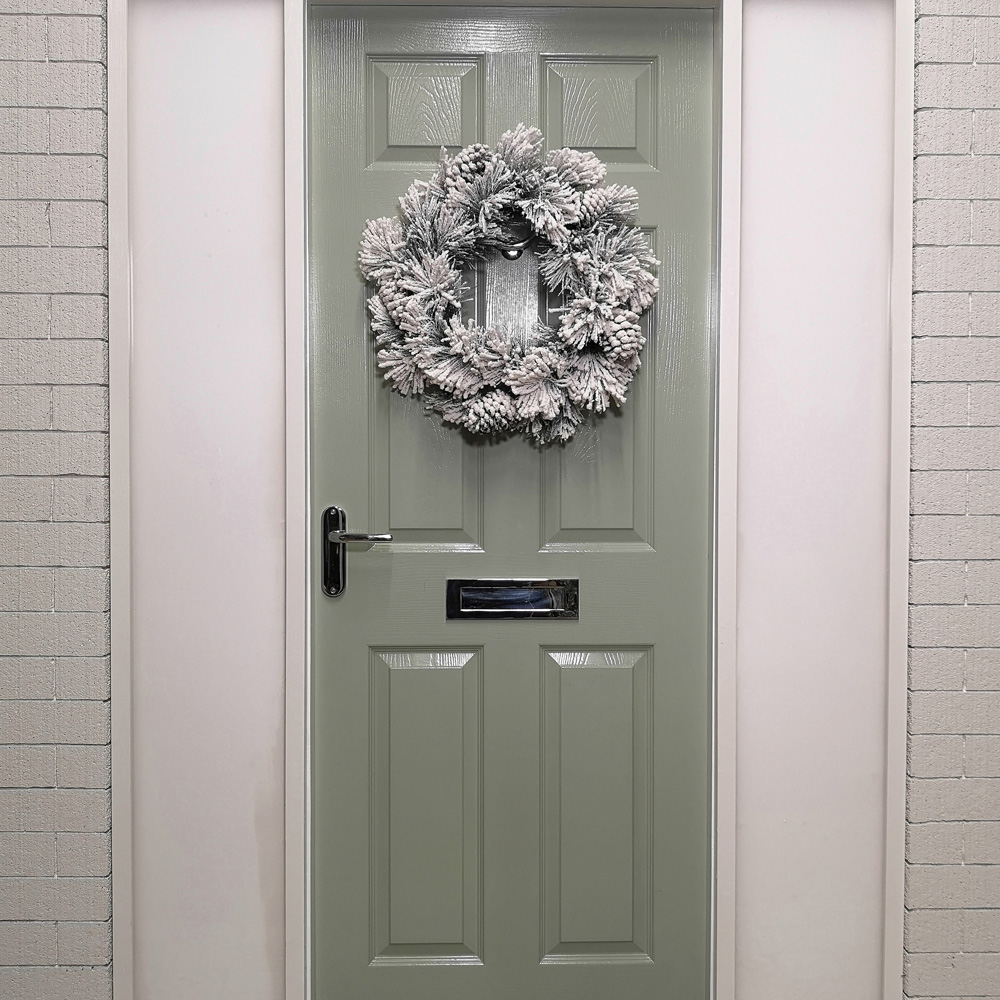 Premier Snow Flocked Wreath 50cm with Acorns Image 4