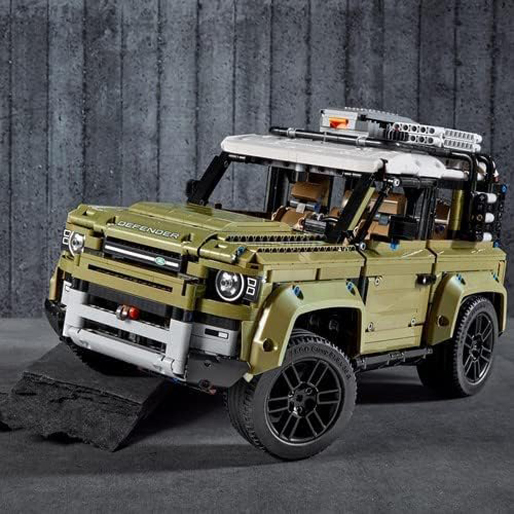 LEGO Technic 42110 Land Rover 2573 Pieces Image 2
